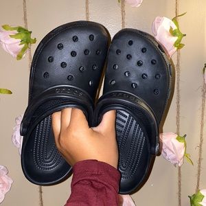 size 8 in woman, 6 in men’s